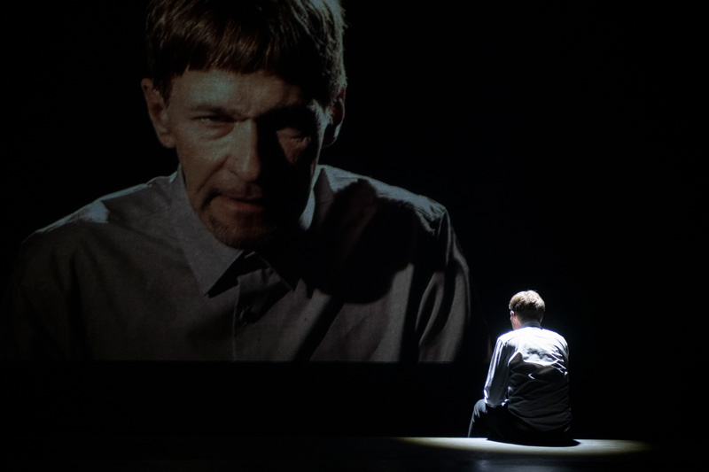 Szenenfoto aus „Gesäubert“, Das Theaterprojekt Nürnberg